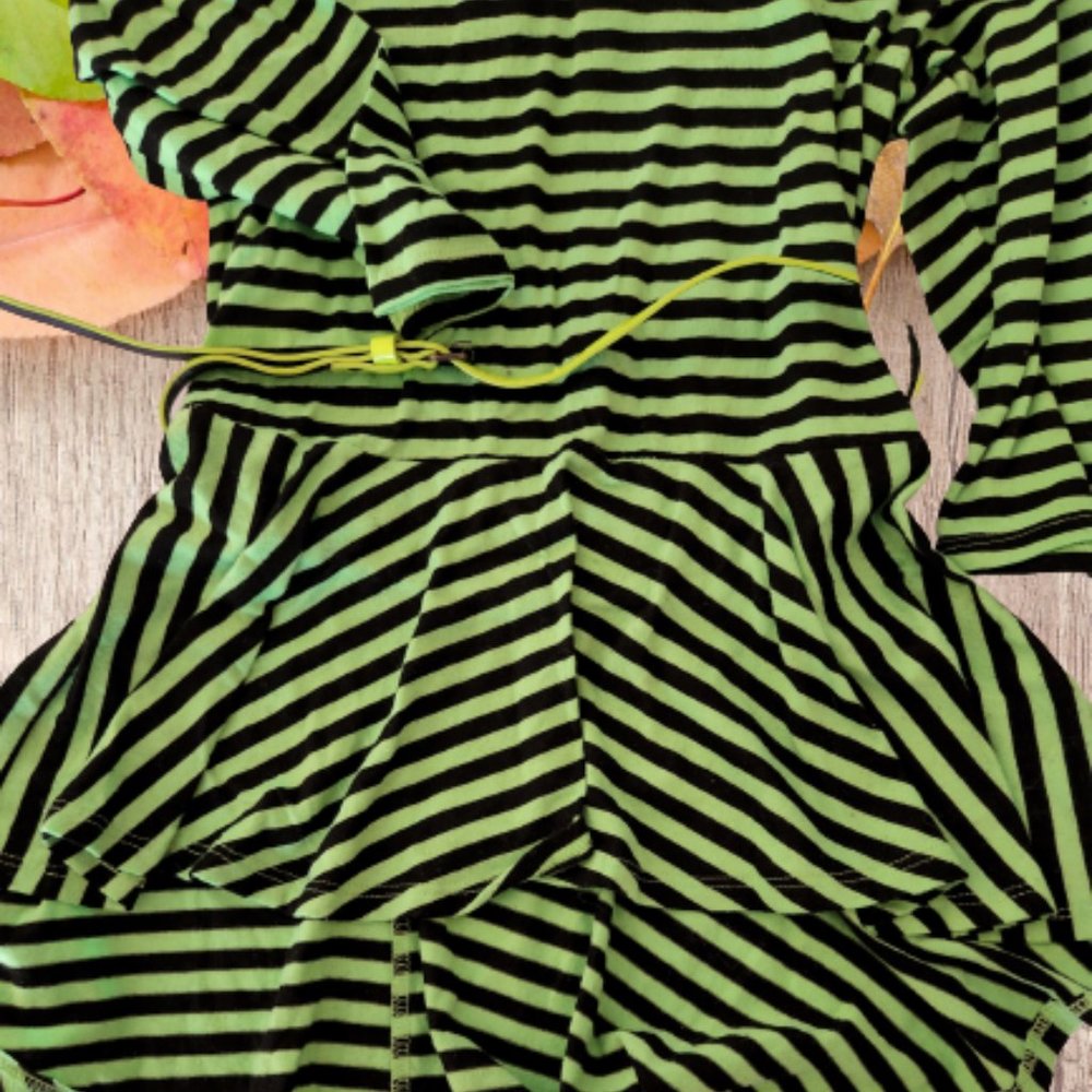 Spoiled Striped Med peplum Lime & Black gorgeous